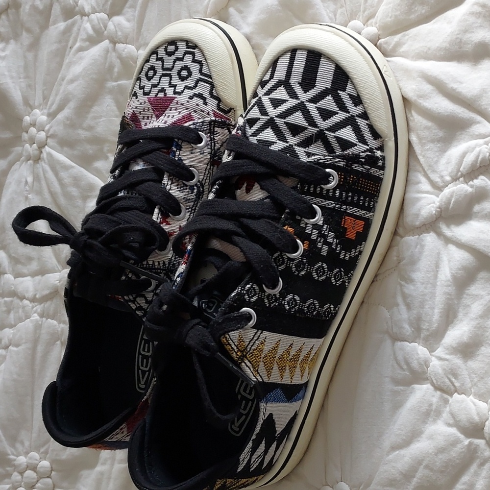 Keen Women's Patchwork Elsa IV Sneaker Size 7
